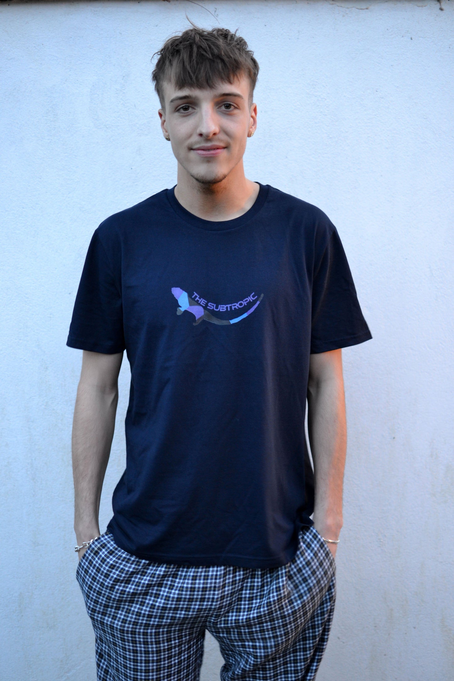 ESSENTIAL 2.0 SUBTROPIC Organic Navy Tee Model Pic 2