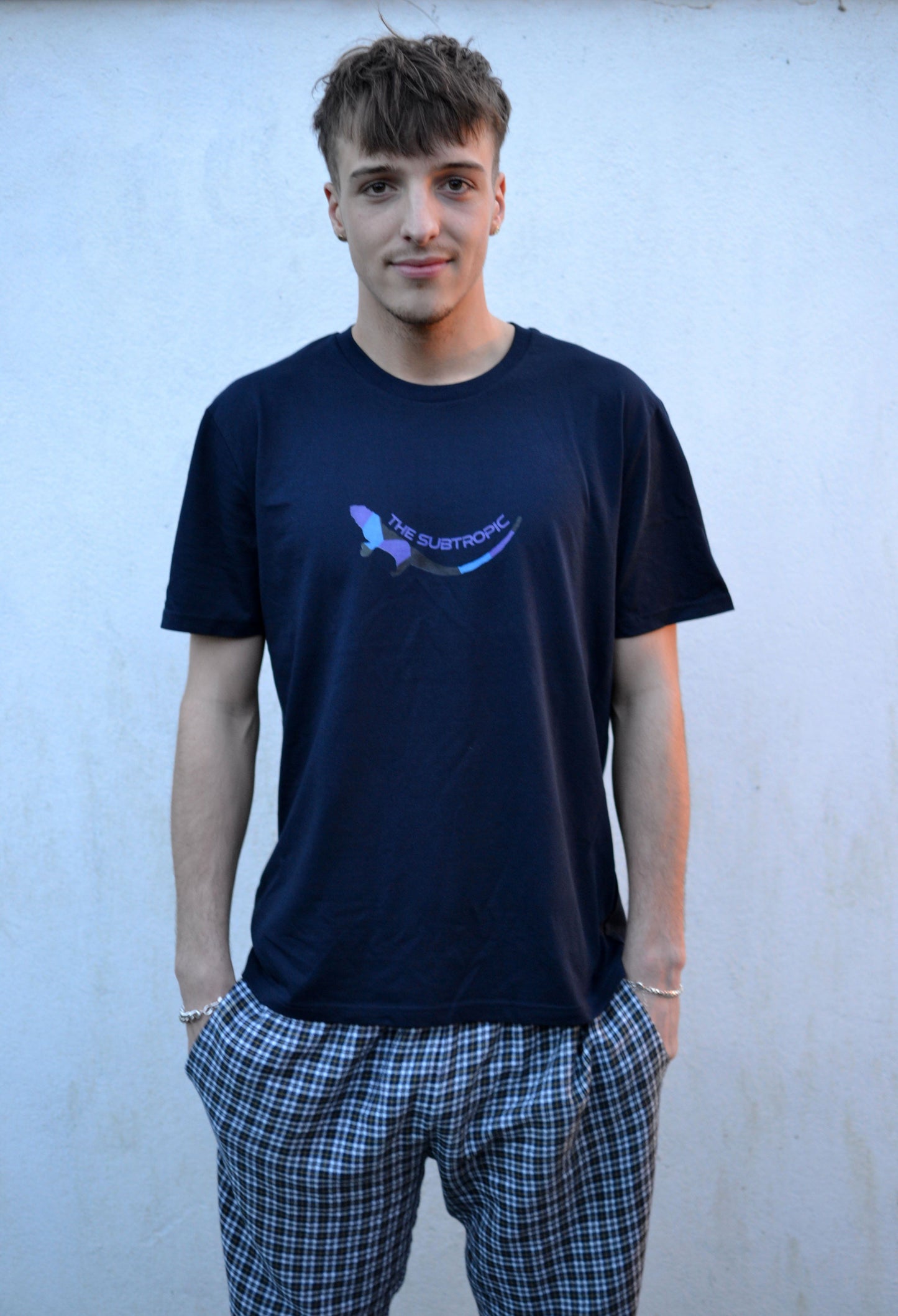 ESSENTIAL 2.0 SUBTROPIC Organic Navy Tee Model Pic 3