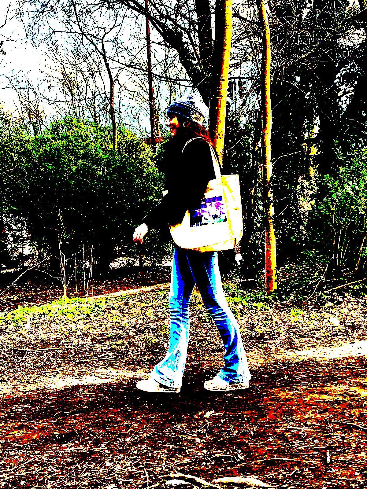 Symmetree Organic Tote Bag carried by model 3