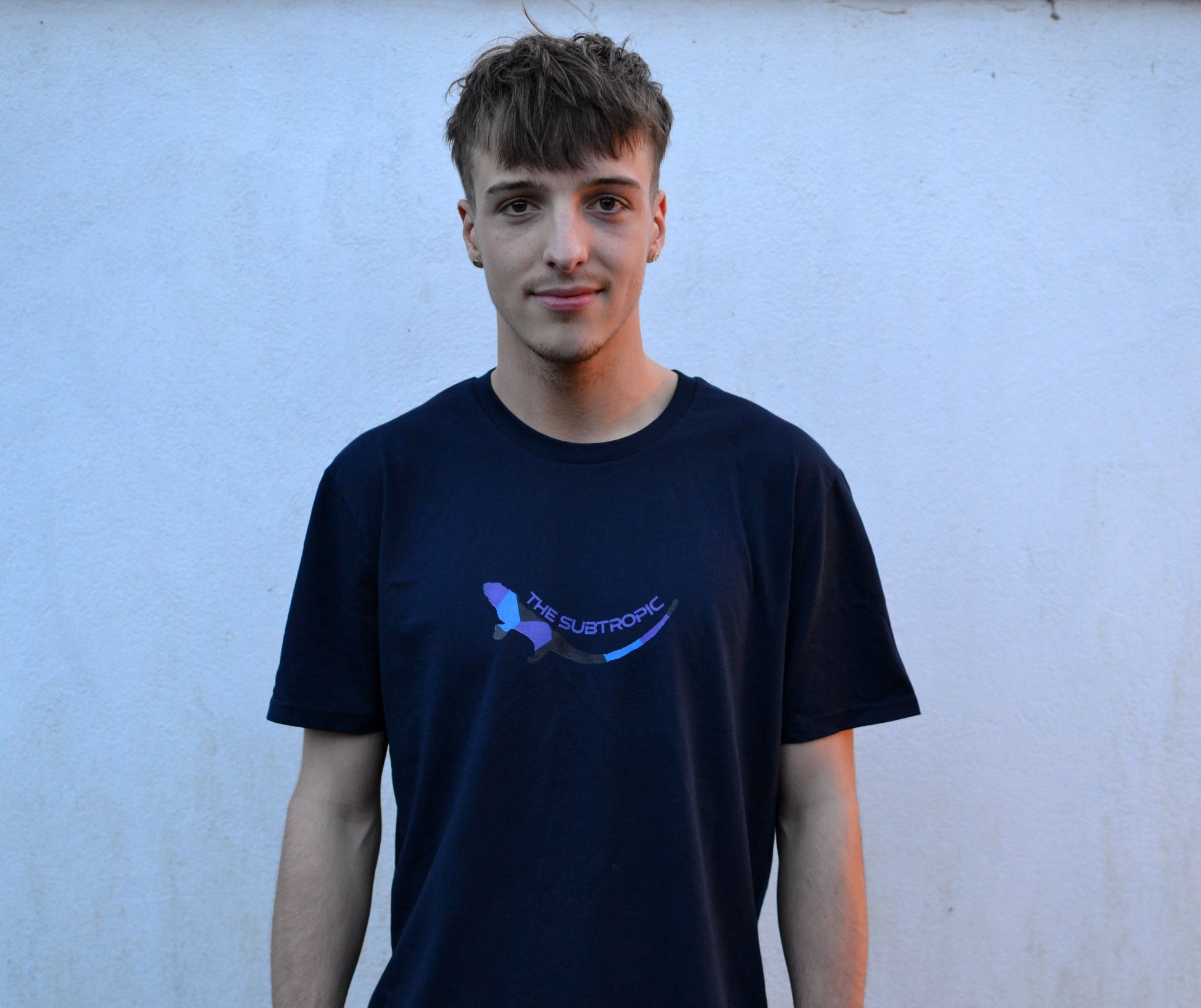 ESSENTIAL 2.0 SUBTROPIC Organic Navy Tee Model Pic 1