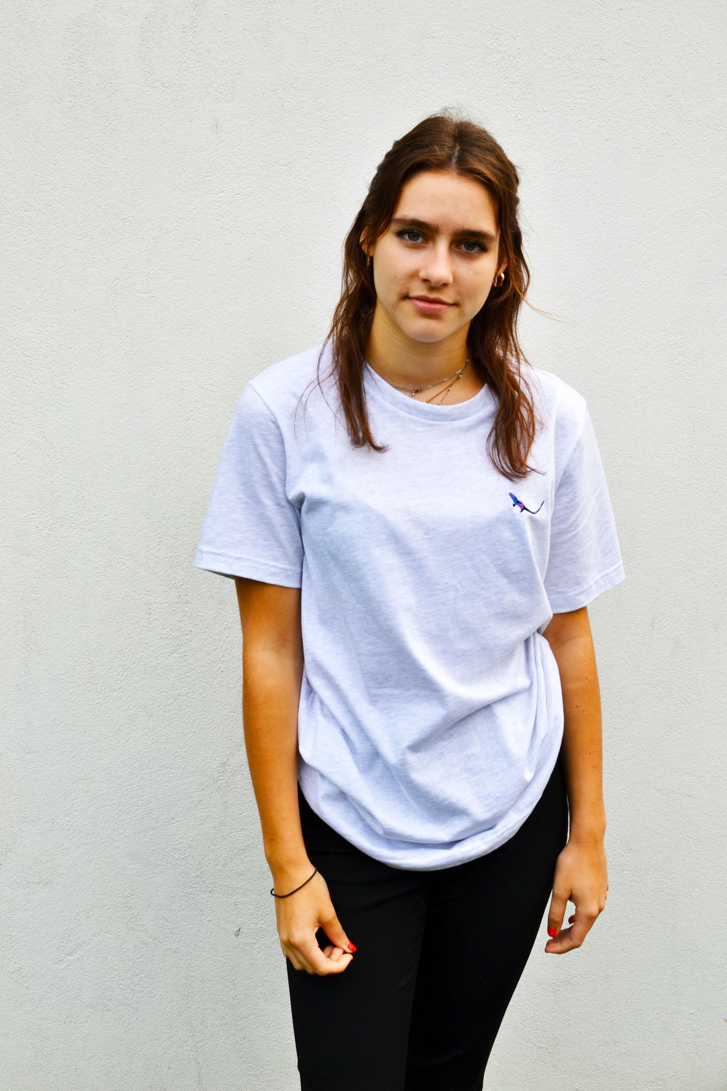 Ash Essential Organic Tshirt female model 3
