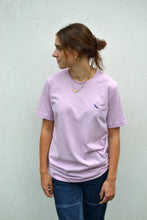 Load image into Gallery viewer, Lilac Essential Organic Tshirt model 2
